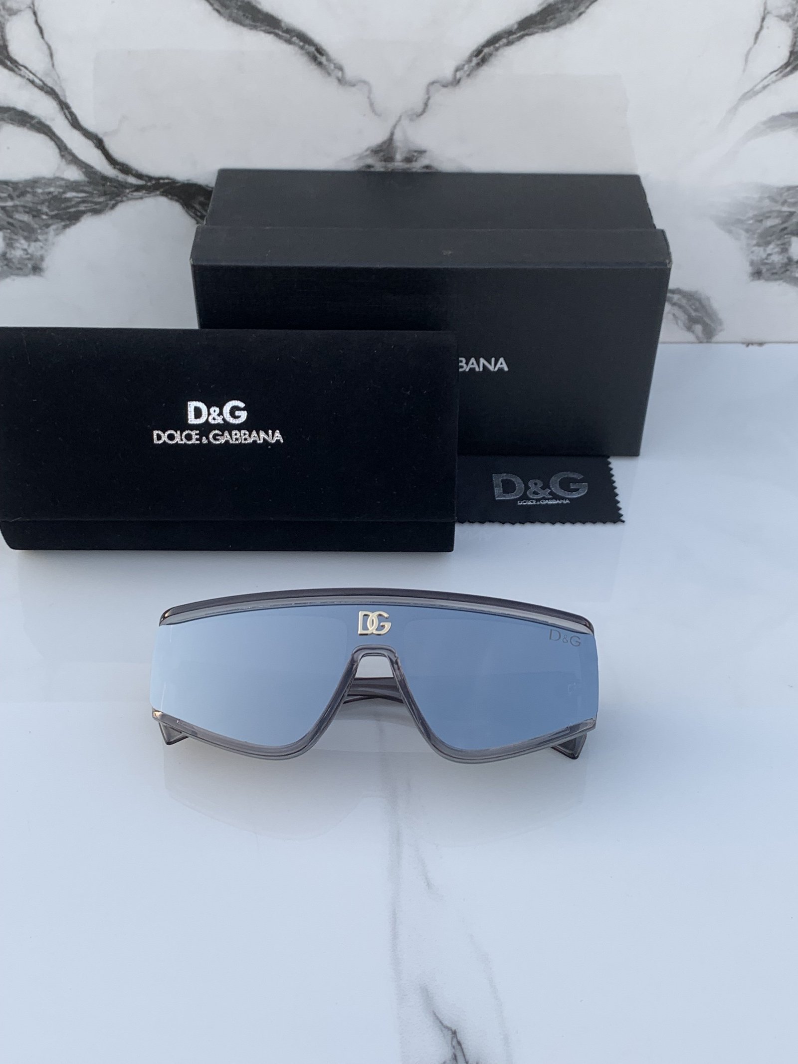 Branded D&G9529 Grey Sunglasses - Image 4