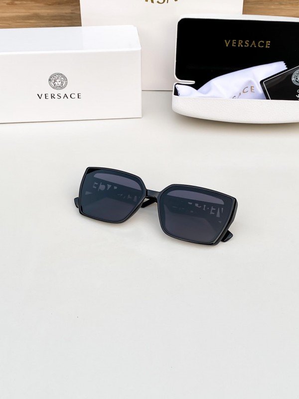 Versace Black 62 Sunglasses - Image 4