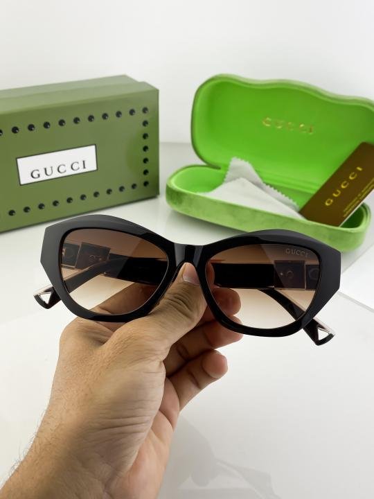 Gucci Brown 8892 Sunglasses - Image 3