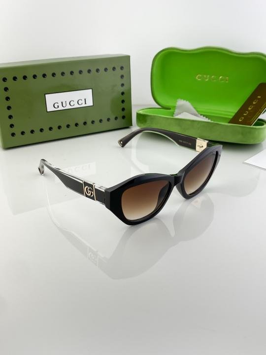 Gucci Brown 8892 Sunglasses - Image 4
