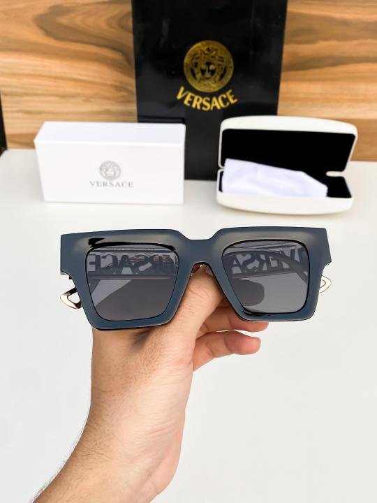 Versace Gold Black 8800 Sunglasses - Image 4