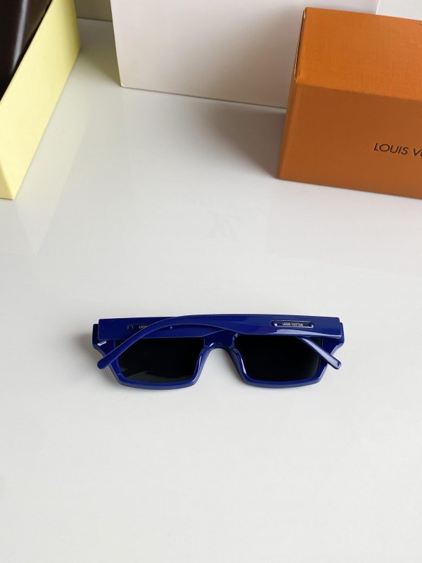 Louis Vuitton 3011 Blue Sunglasses - Image 8