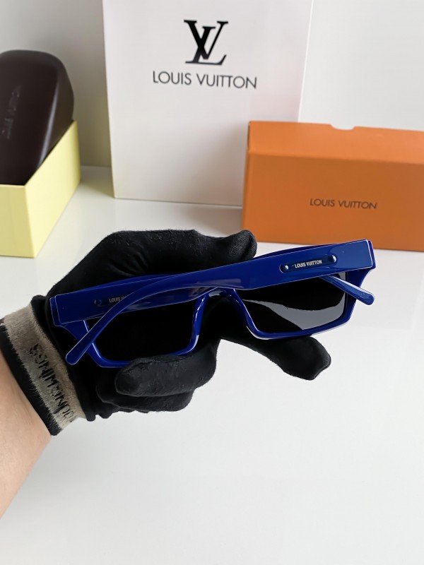 Louis Vuitton 3011 Blue Sunglasses - Image 7