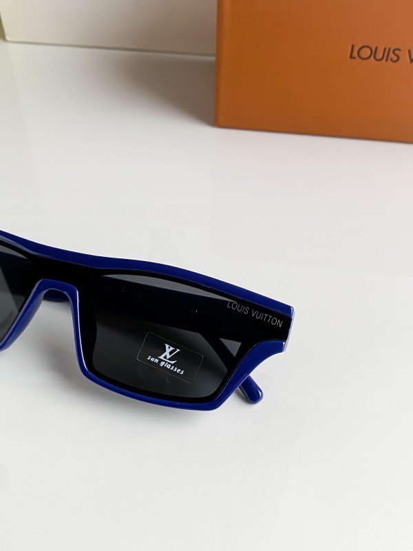 Louis Vuitton 3011 Blue Sunglasses - Image 3