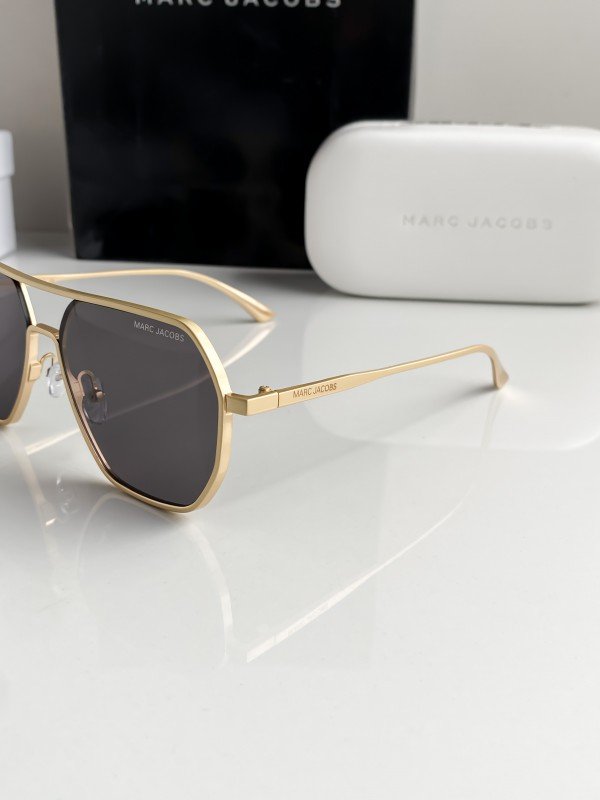 Marc Jacobs gold black 5022 - Image 2