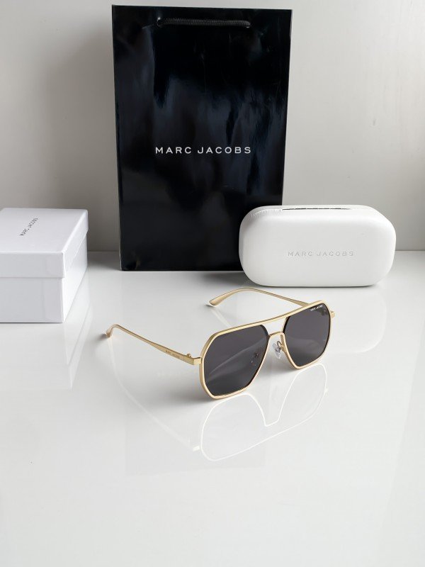 Marc Jacobs gold black 5022 - Image 3