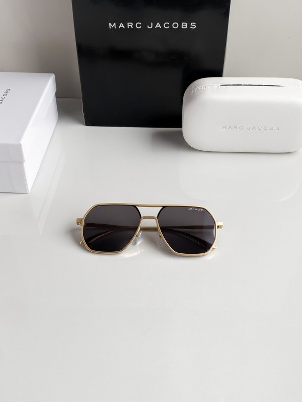 Marc Jacobs gold black 5022 - Image 4