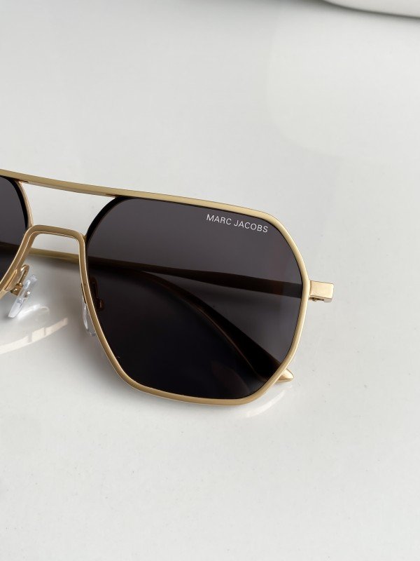 Marc Jacobs gold black 5022 - Image 5