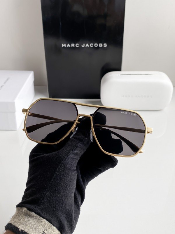 Marc Jacobs gold black 5022 - Image 7