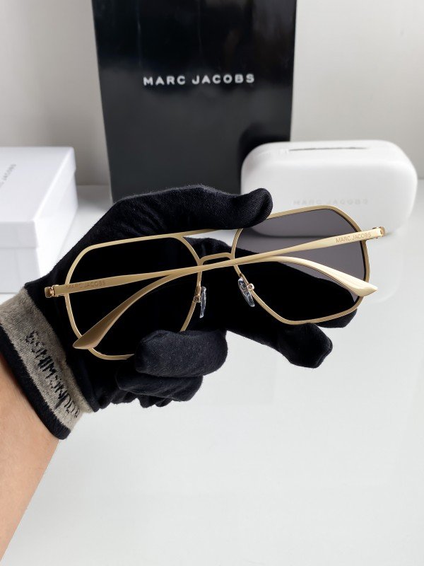 Marc Jacobs gold black 5022 - Image 8