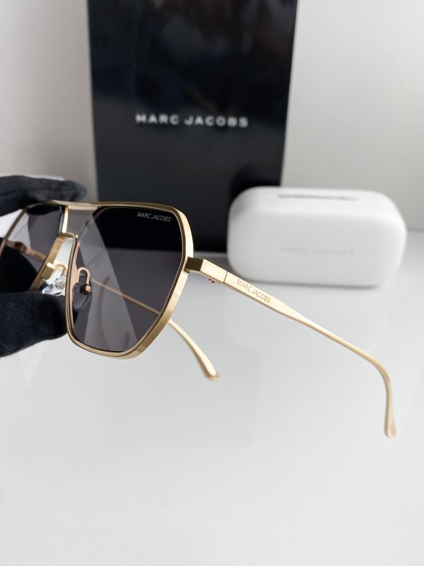 Marc Jacobs gold black 5022 - Image 9