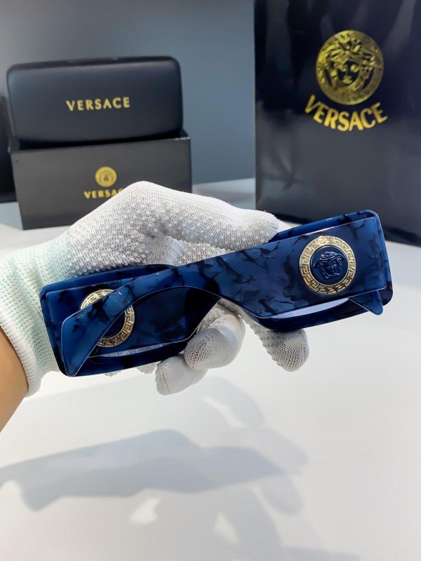 Versace Blue 4474 Sunglasses - Image 5