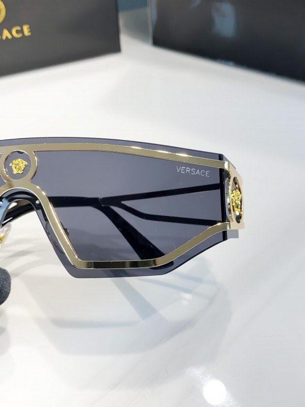 Versace Gold Black 4291 Sunglasses - Image 5
