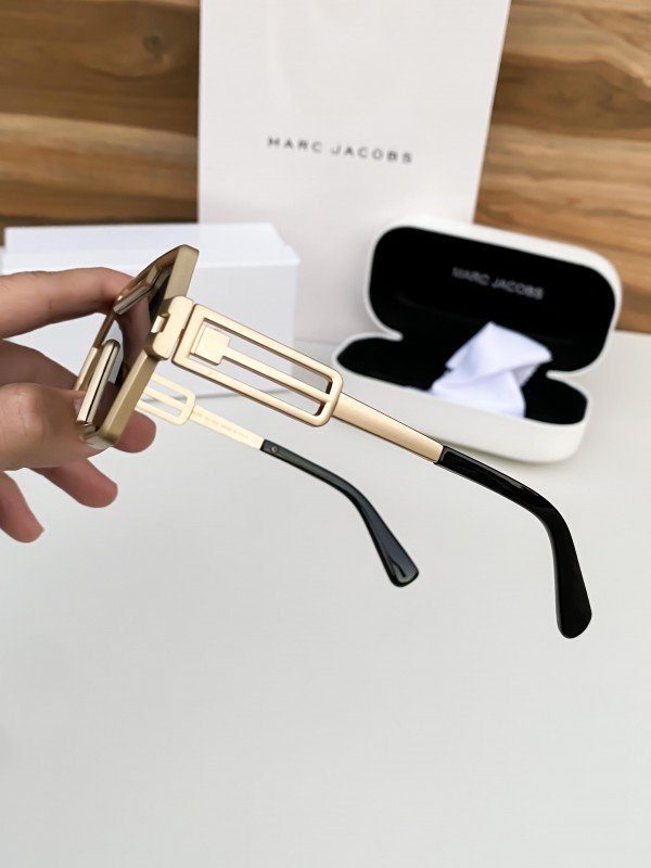 Marc Jacobs gold 18 - Image 2