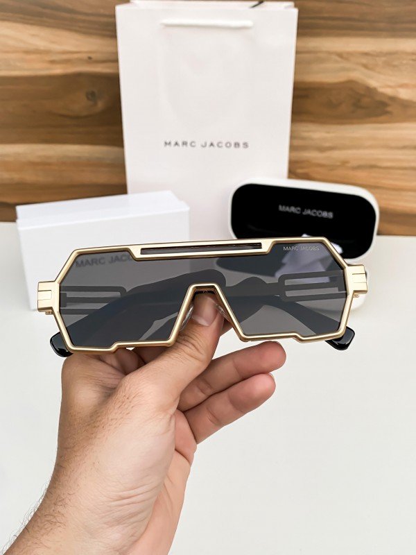 Marc Jacobs gold 18 - Image 3