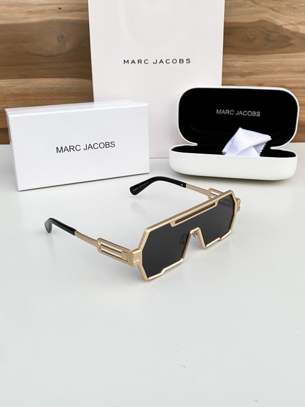 Marc Jacobs gold 18 - Image 4