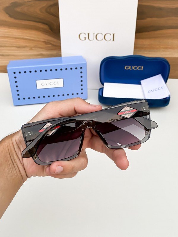 Gucci Grey 9087 Sunglasses - Image 6