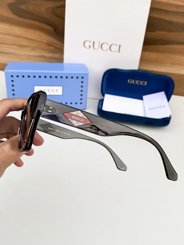 Gucci Grey 9087 Sunglasses - Image 4