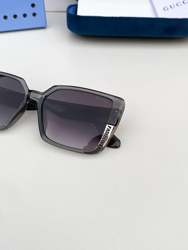 Gucci Grey 9087 Sunglasses - Image 2