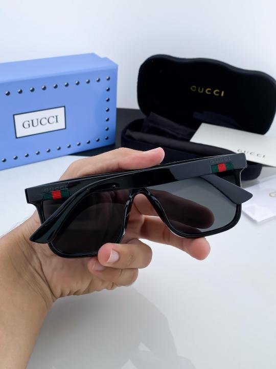 Gucci Black 106 Sunglasses - Image 4