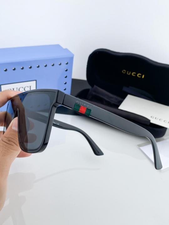 Gucci Black 106 Sunglasses - Image 3