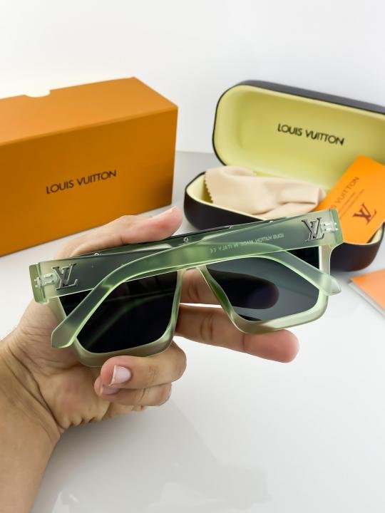 Louis Vuitton Green 1502 Sunglasses - Image 5