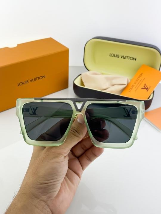Louis Vuitton Green 1502 Sunglasses - Image 4