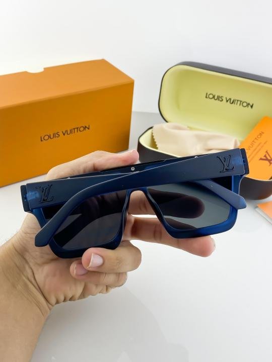 Louis Vuitton Blue 1502 Sunglasses - Image 5