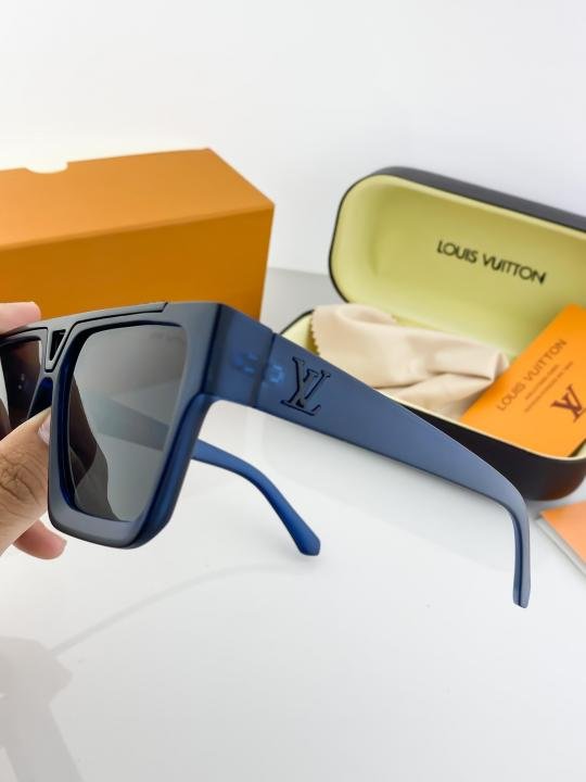 Louis Vuitton Blue 1502 Sunglasses - Image 3