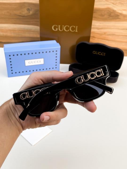 Gucci Gold Black 2321 Sunglasses - Image 2