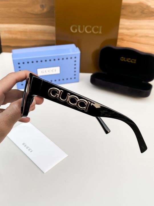 Gucci Gold Black 2321 Sunglasses - Image 3